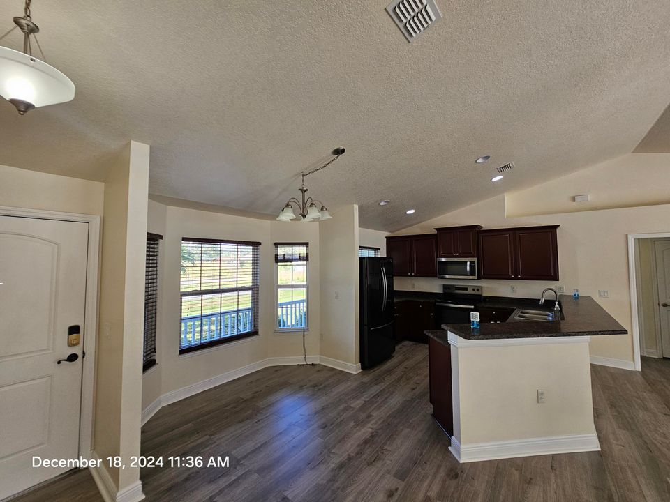 For Rent: $2,800 (3 beds, 2 baths, 1469 Square Feet)