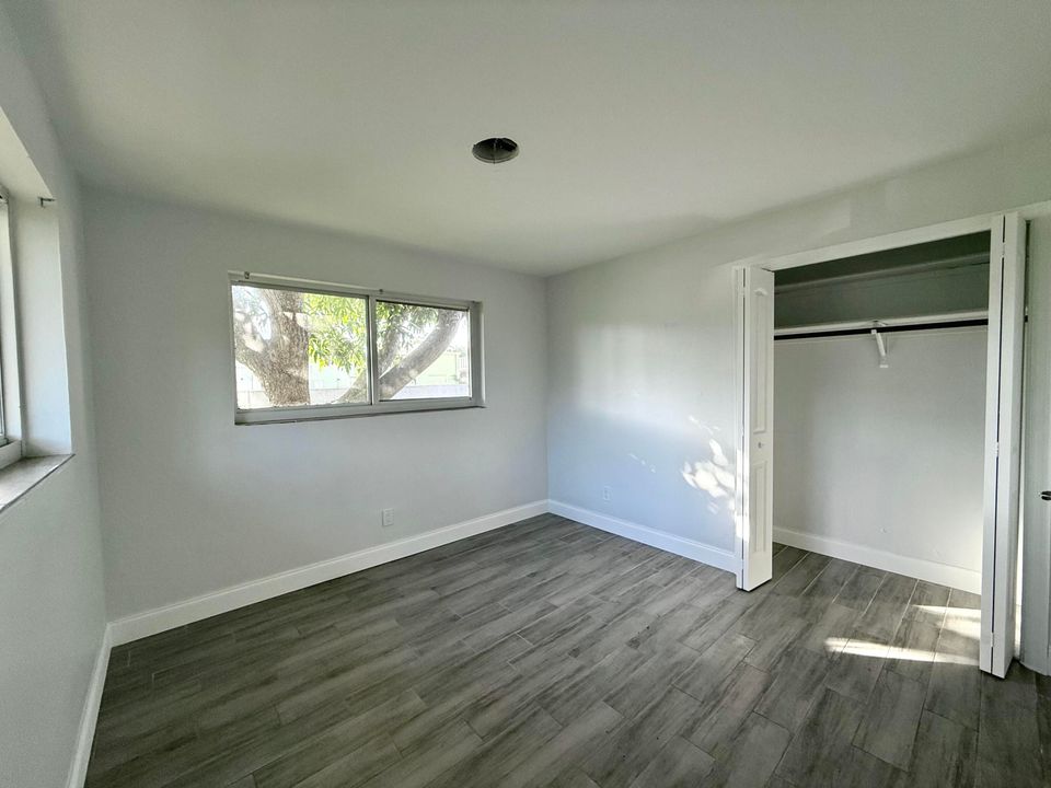 For Rent: $2,000 (2 beds, 1 baths, 925 Square Feet)