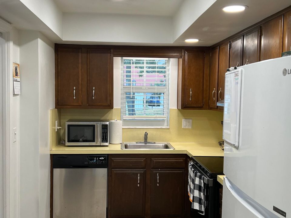 For Sale: $309,500 (2 beds, 2 baths, 1053 Square Feet)