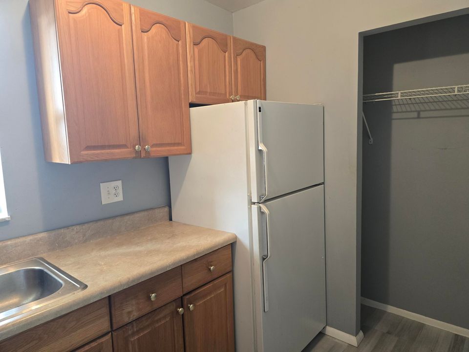 For Sale: $119,999 (1 beds, 1 baths, 600 Square Feet)