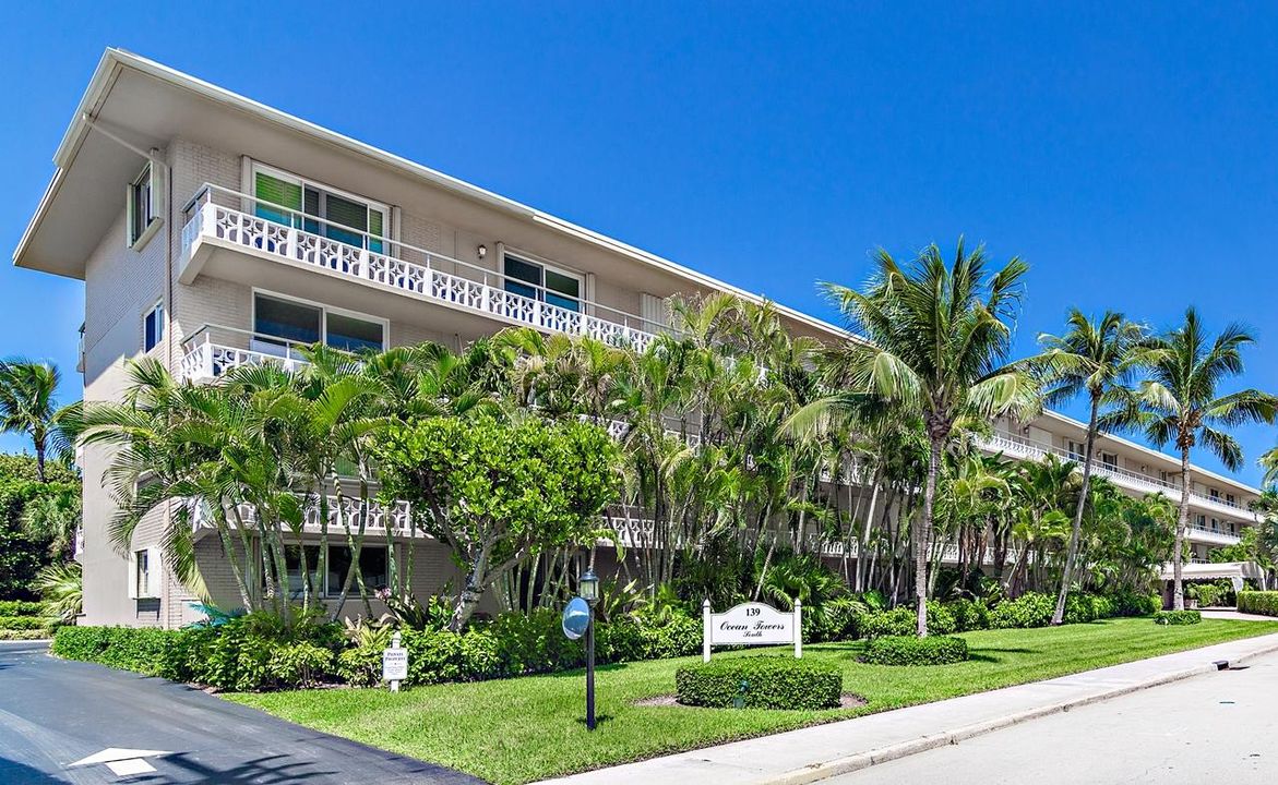 Recently Rented: $9,900 (2 beds, 2 baths, 990 Square Feet)