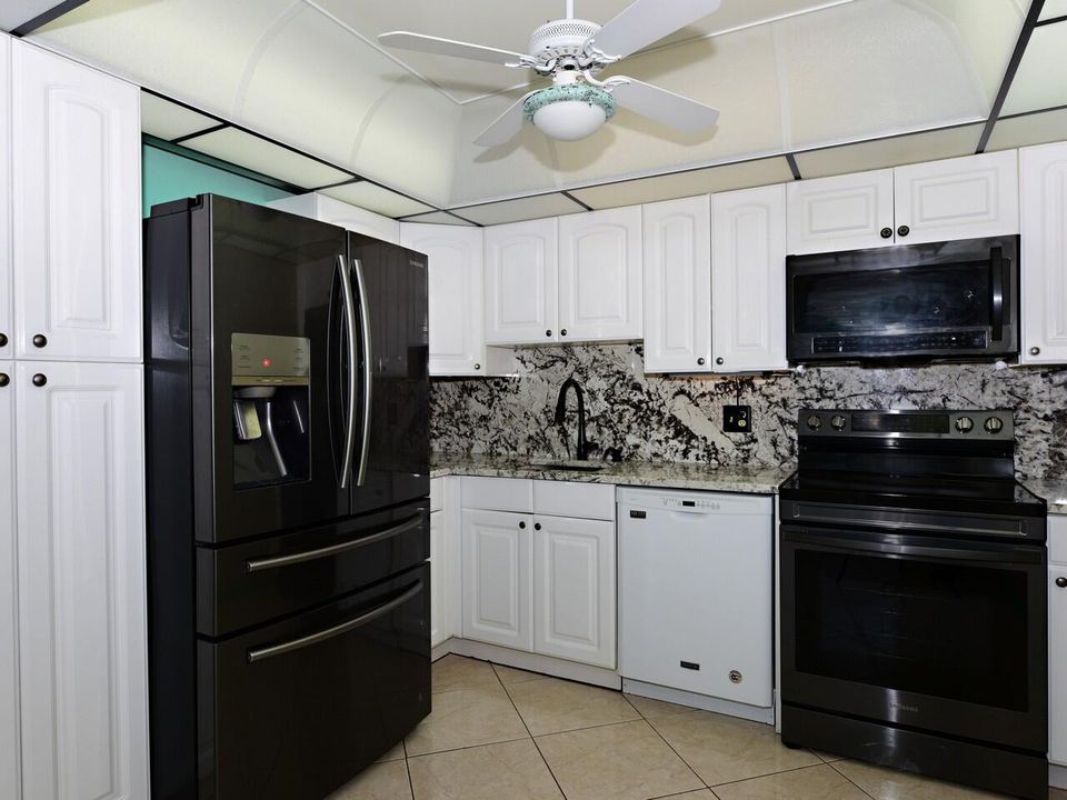 For Sale: $280,000 (2 beds, 2 baths, 1062 Square Feet)