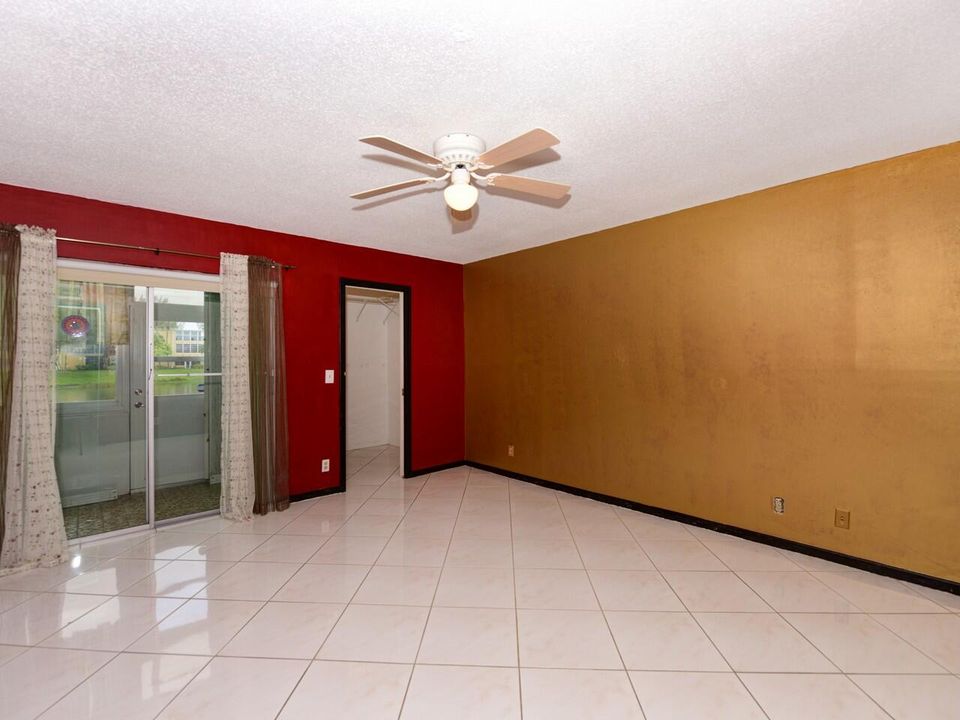 For Sale: $280,000 (2 beds, 2 baths, 1062 Square Feet)