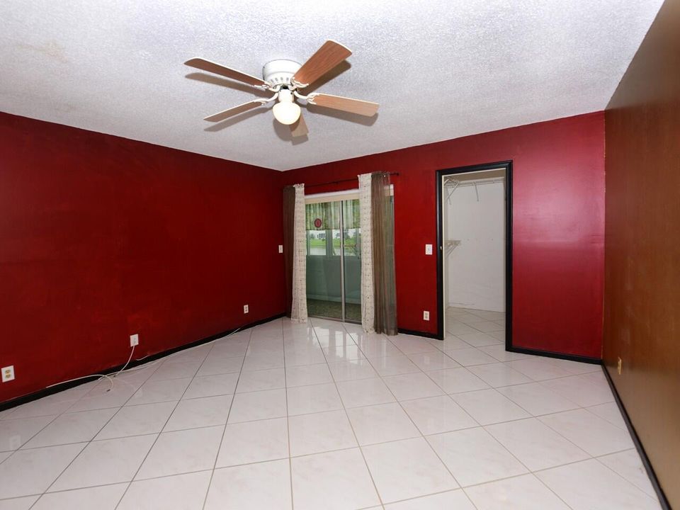 For Sale: $280,000 (2 beds, 2 baths, 1062 Square Feet)