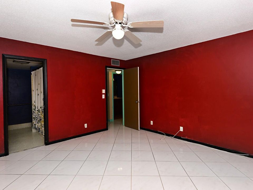 For Sale: $280,000 (2 beds, 2 baths, 1062 Square Feet)