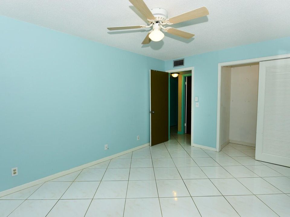 For Sale: $280,000 (2 beds, 2 baths, 1062 Square Feet)