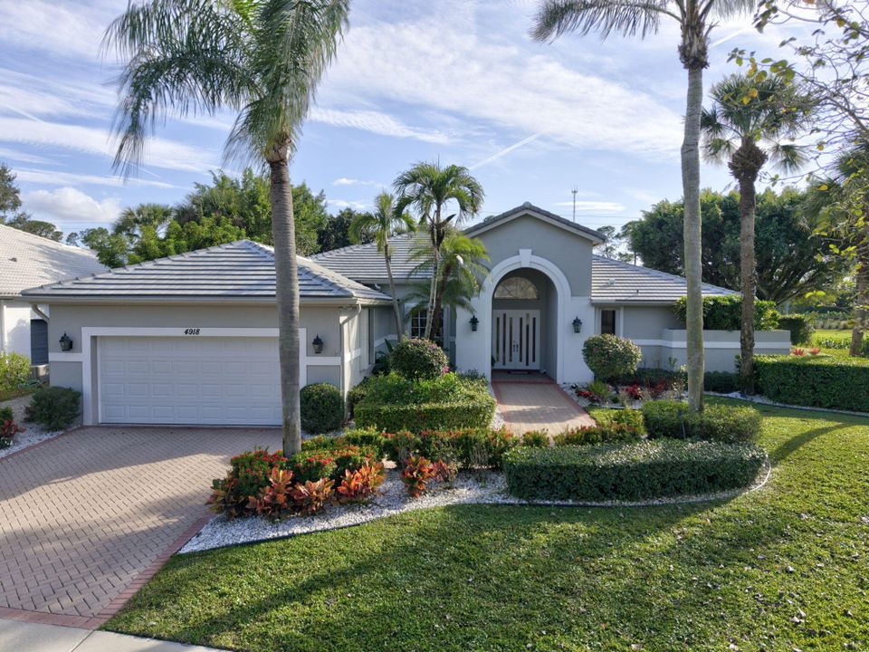 For Sale: $950,000 (3 beds, 3 baths, 2809 Square Feet)