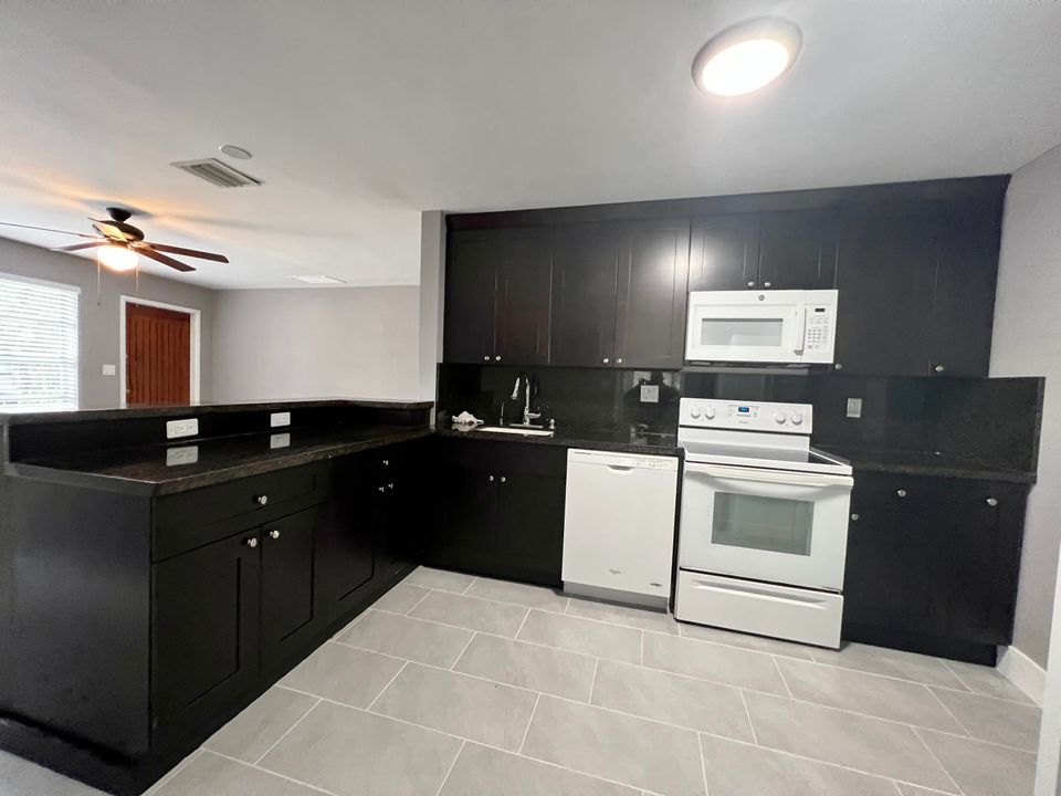 For Rent: $3,200 (3 beds, 2 baths, 1381 Square Feet)