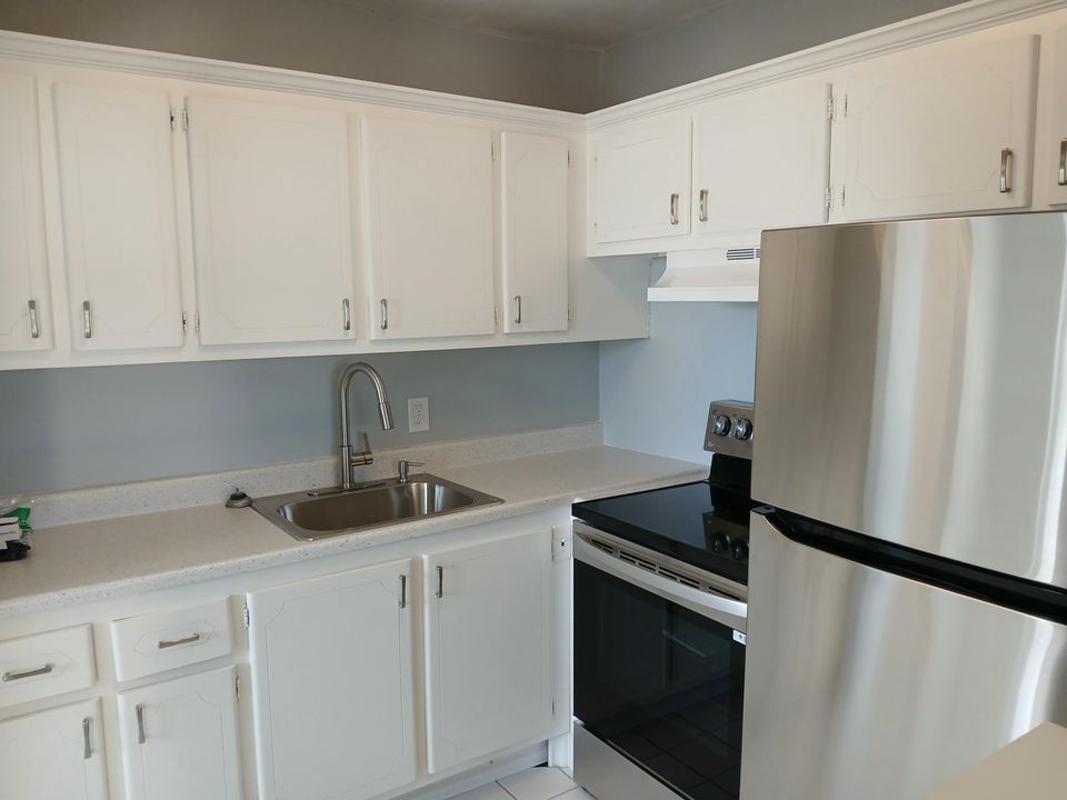 For Rent: $1,600 (1 beds, 11 baths, 738 Square Feet)