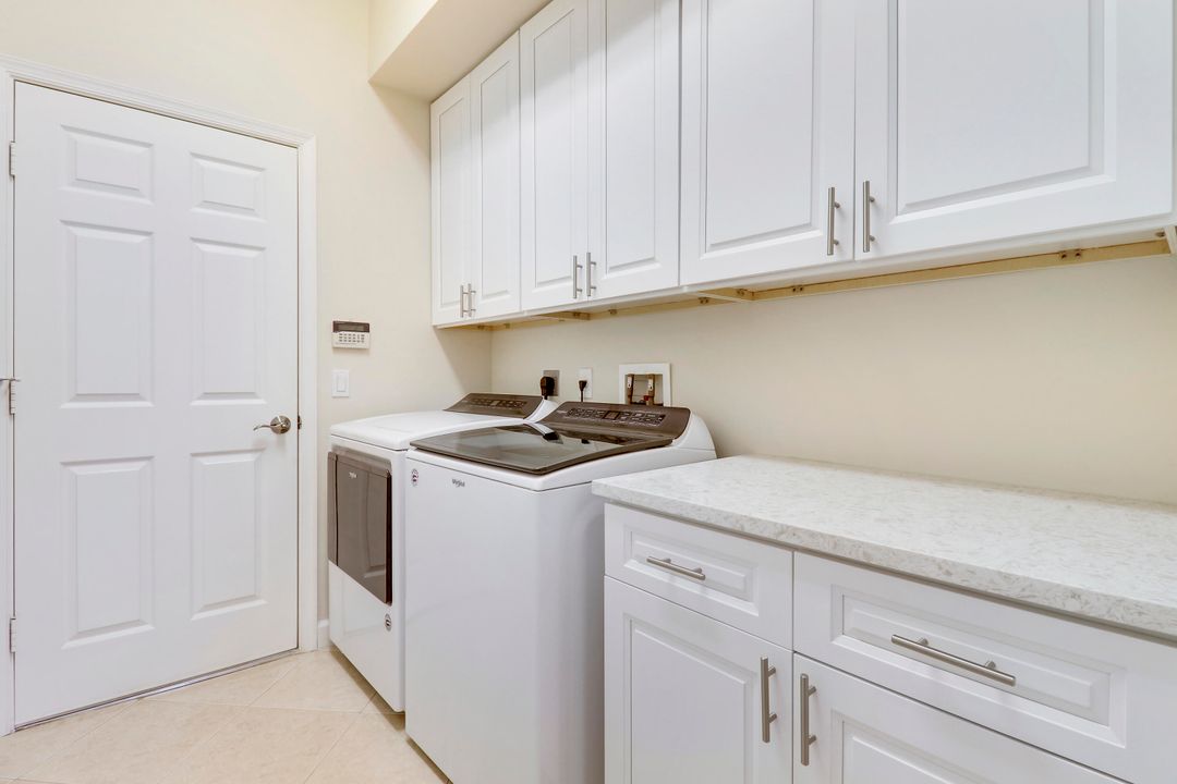 For Sale: $499,900 (2 beds, 2 baths, 1868 Square Feet)