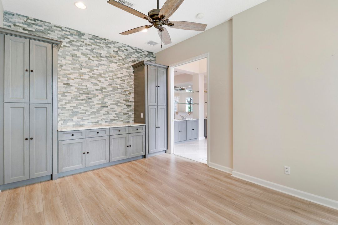 For Sale: $499,900 (2 beds, 2 baths, 1868 Square Feet)