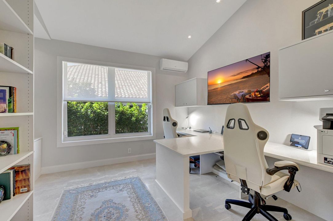 For Sale: $1,800,000 (4 beds, 2 baths, 3024 Square Feet)