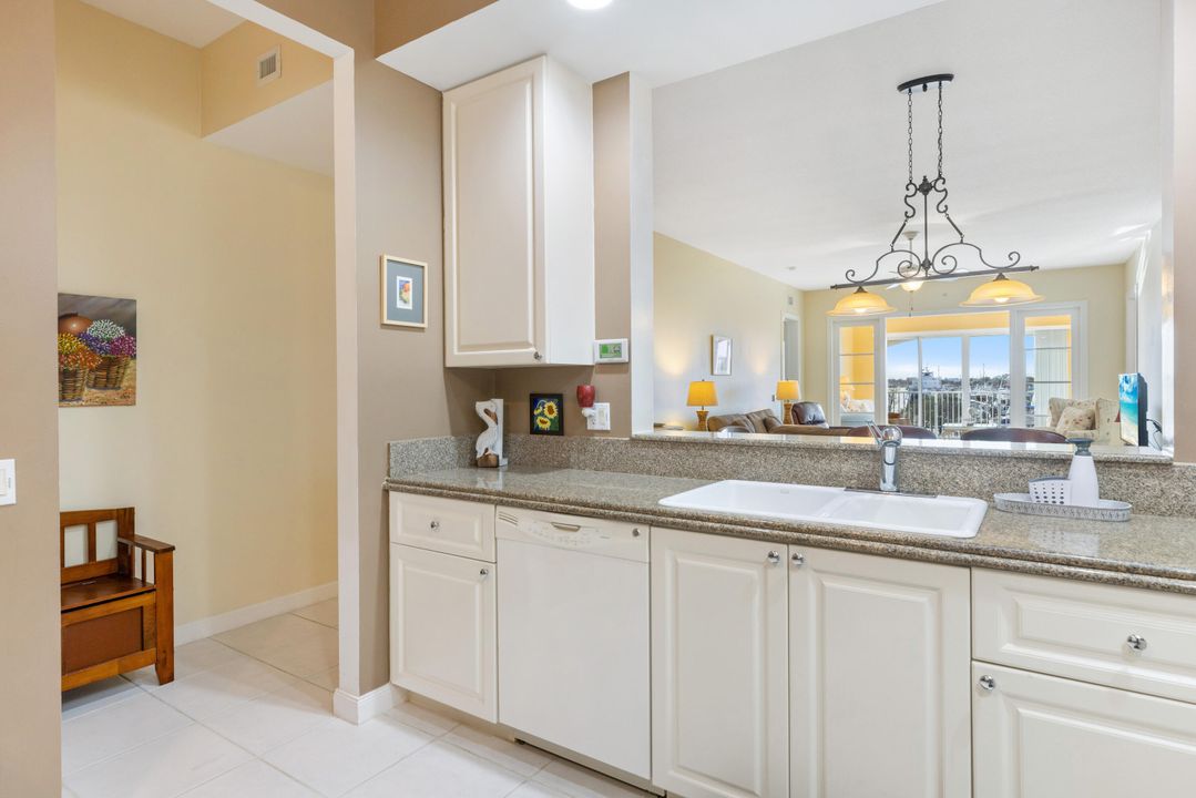 For Sale: $450,000 (2 beds, 2 baths, 1989 Square Feet)