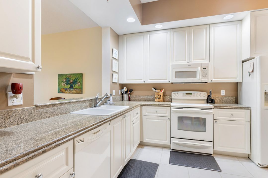 For Sale: $450,000 (2 beds, 2 baths, 1989 Square Feet)