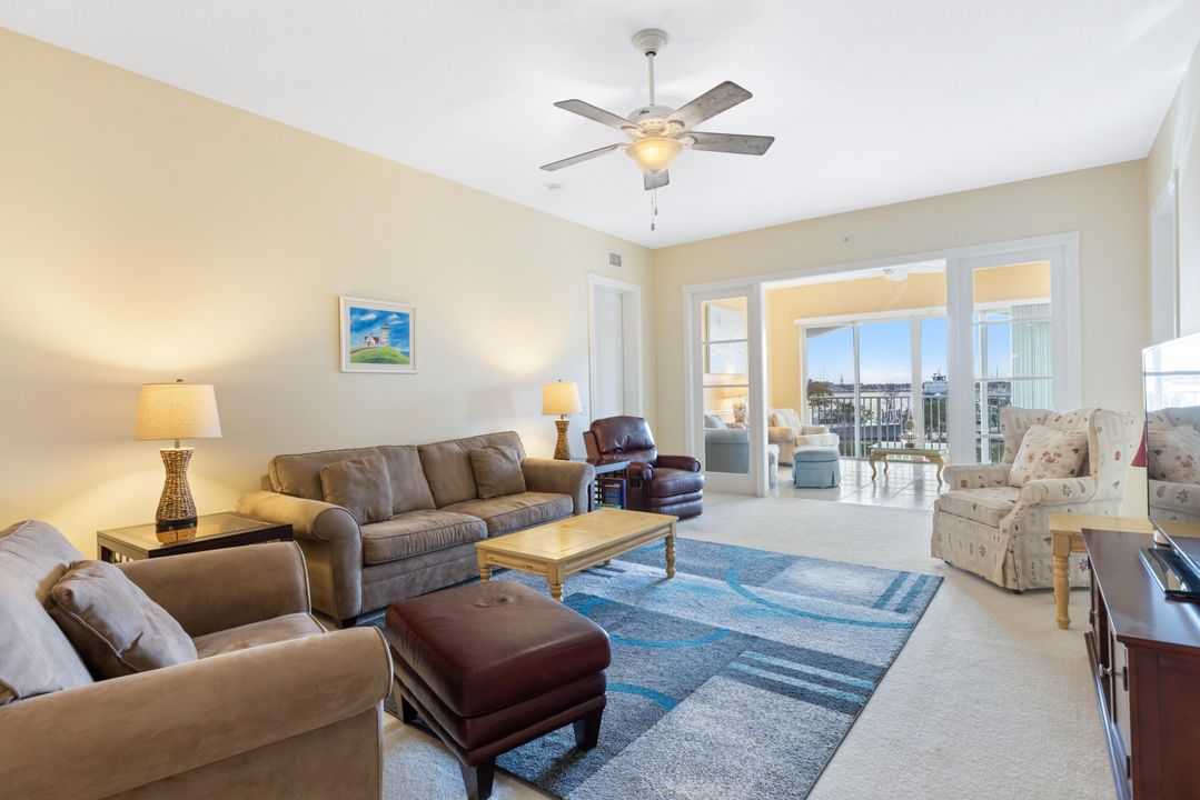 For Sale: $450,000 (2 beds, 2 baths, 1989 Square Feet)