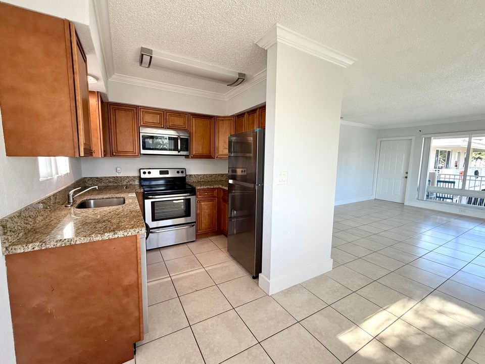 For Rent: $1,750 (1 beds, 1 baths, 700 Square Feet)