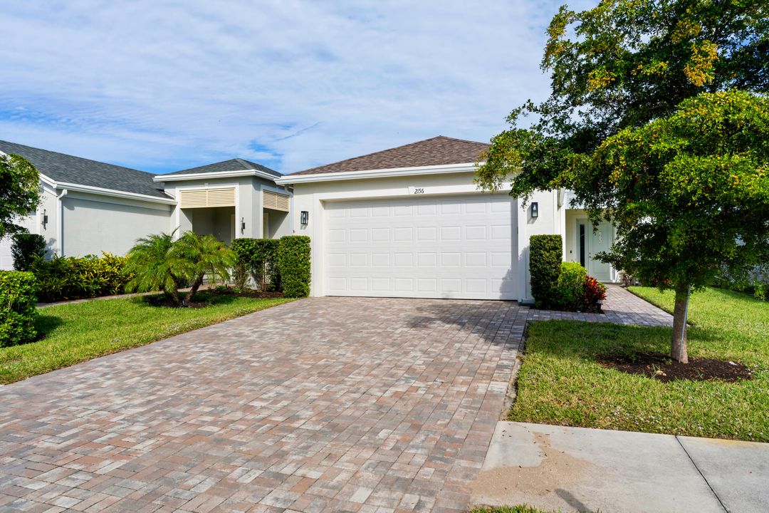 For Sale: $690,000 (3 beds, 2 baths, 1948 Square Feet)