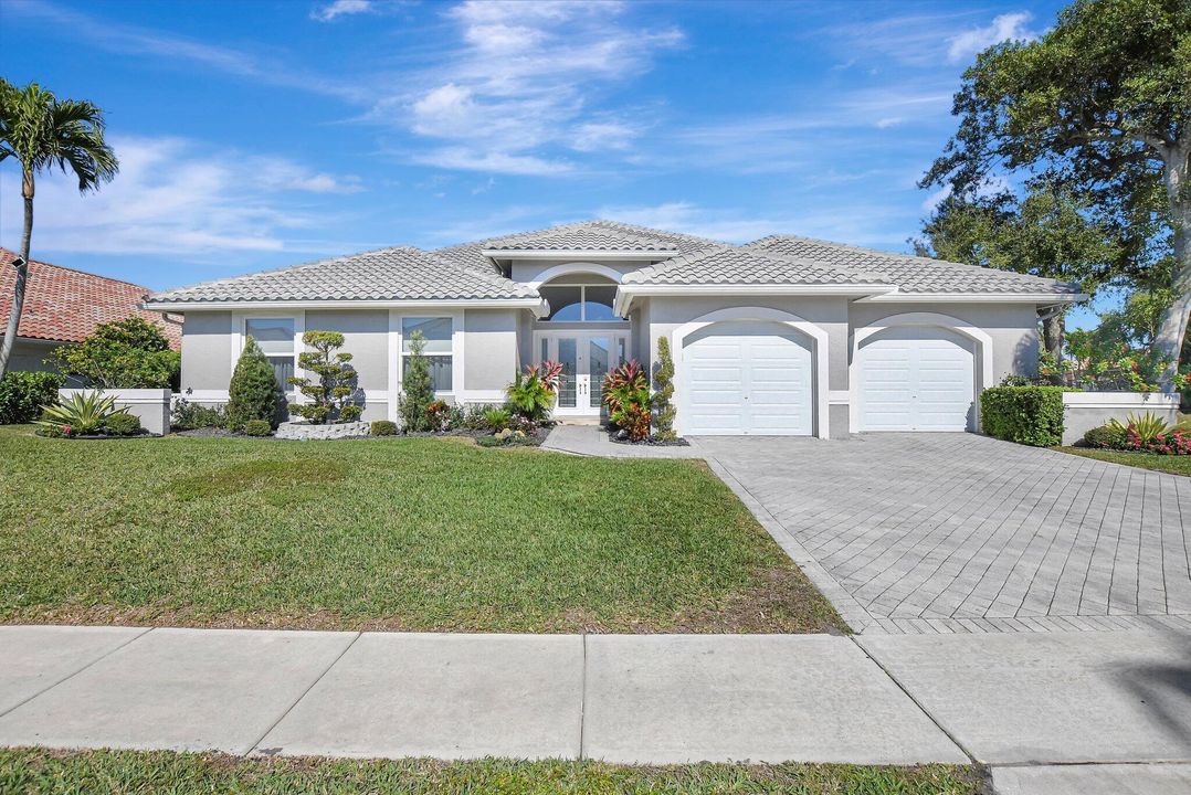 For Sale: $1,800,000 (4 beds, 2 baths, 3024 Square Feet)