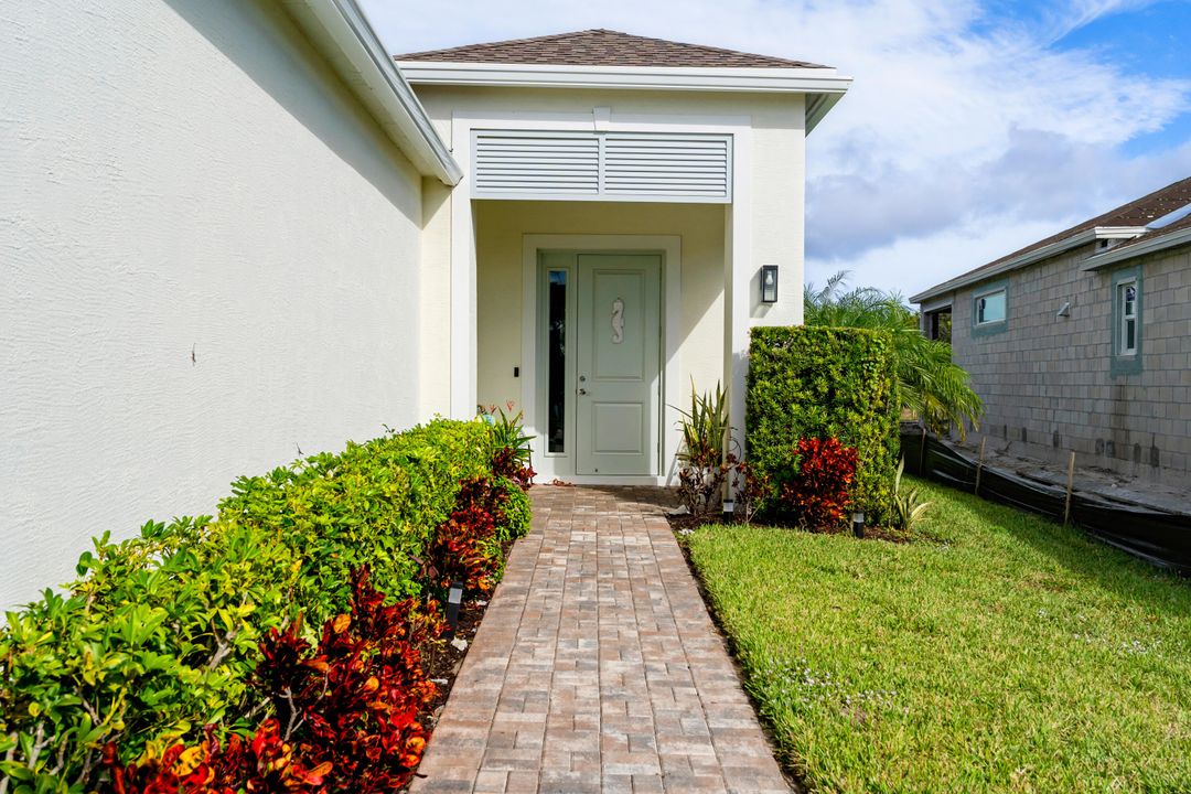 For Sale: $690,000 (3 beds, 2 baths, 1948 Square Feet)