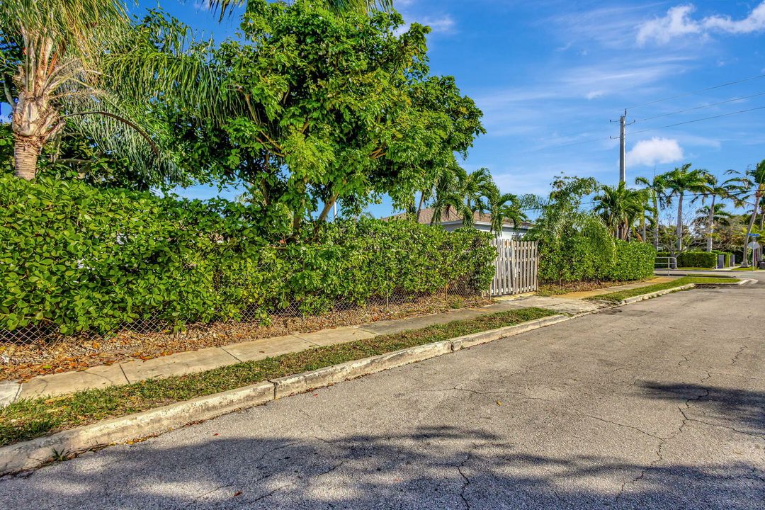 For Sale: $945,000 (3 beds, 2 baths, 1257 Square Feet)