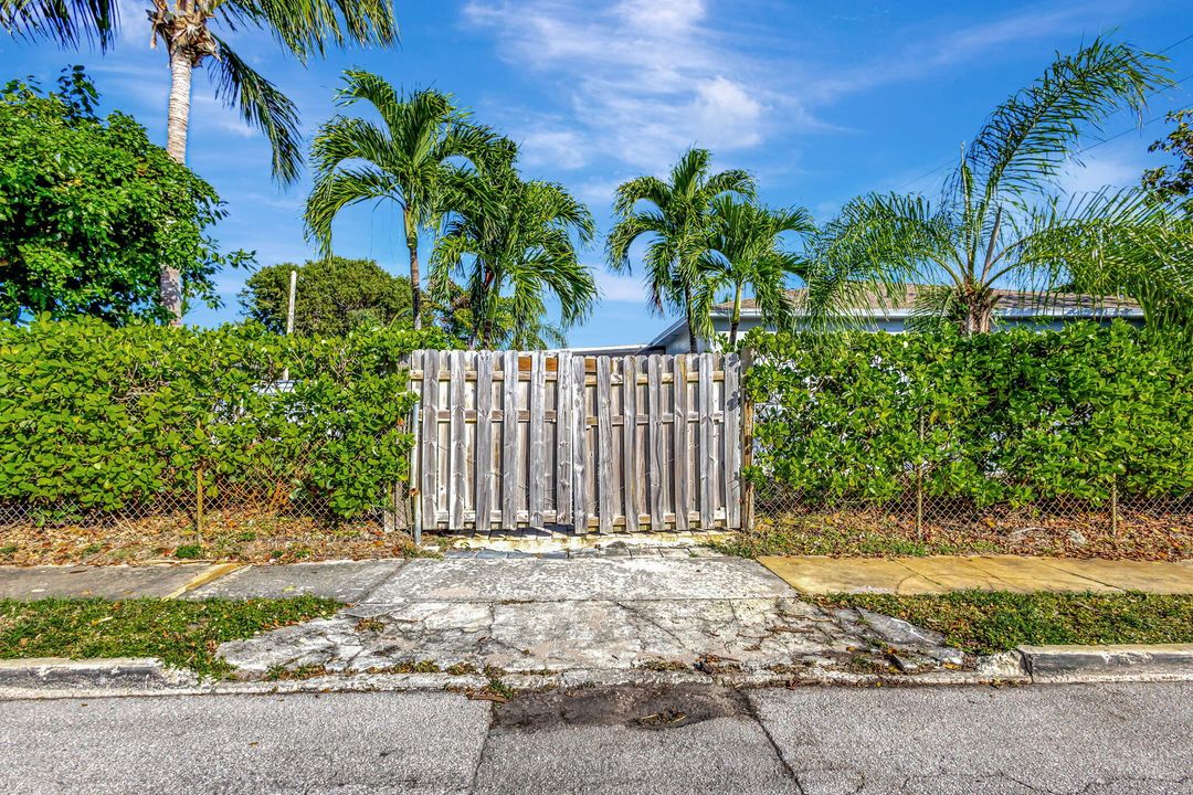 For Sale: $945,000 (3 beds, 2 baths, 1257 Square Feet)