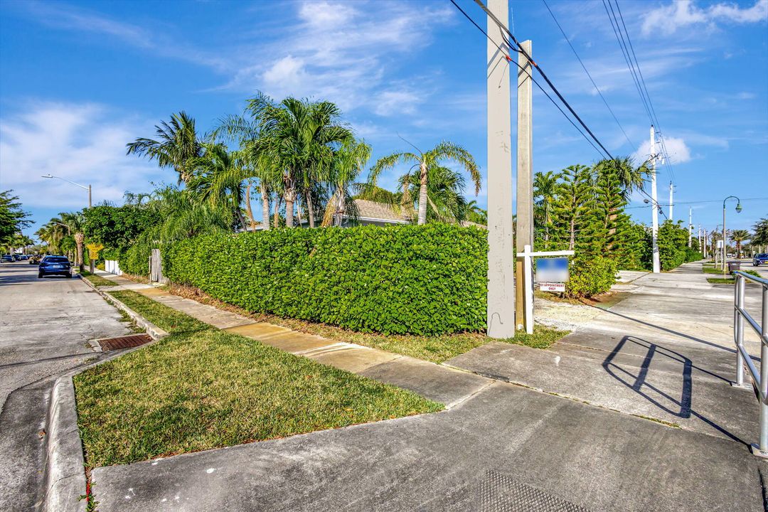 For Sale: $945,000 (3 beds, 2 baths, 1257 Square Feet)