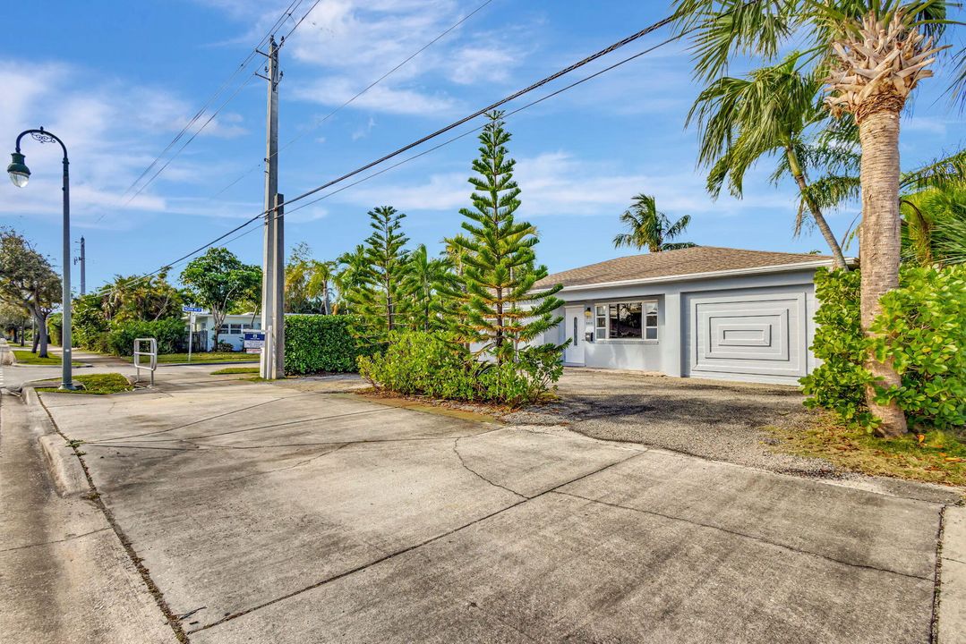 For Sale: $945,000 (3 beds, 2 baths, 1257 Square Feet)