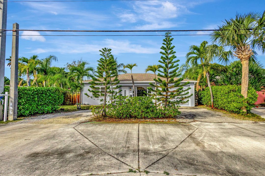 For Sale: $945,000 (3 beds, 2 baths, 1257 Square Feet)