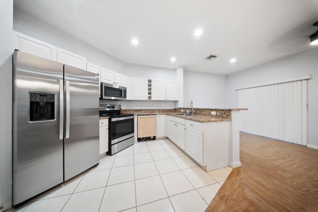 For Sale: $269,900 (2 beds, 2 baths, 1312 Square Feet)