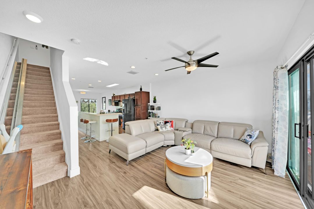 For Sale: $399,900 (3 beds, 2 baths, 1632 Square Feet)