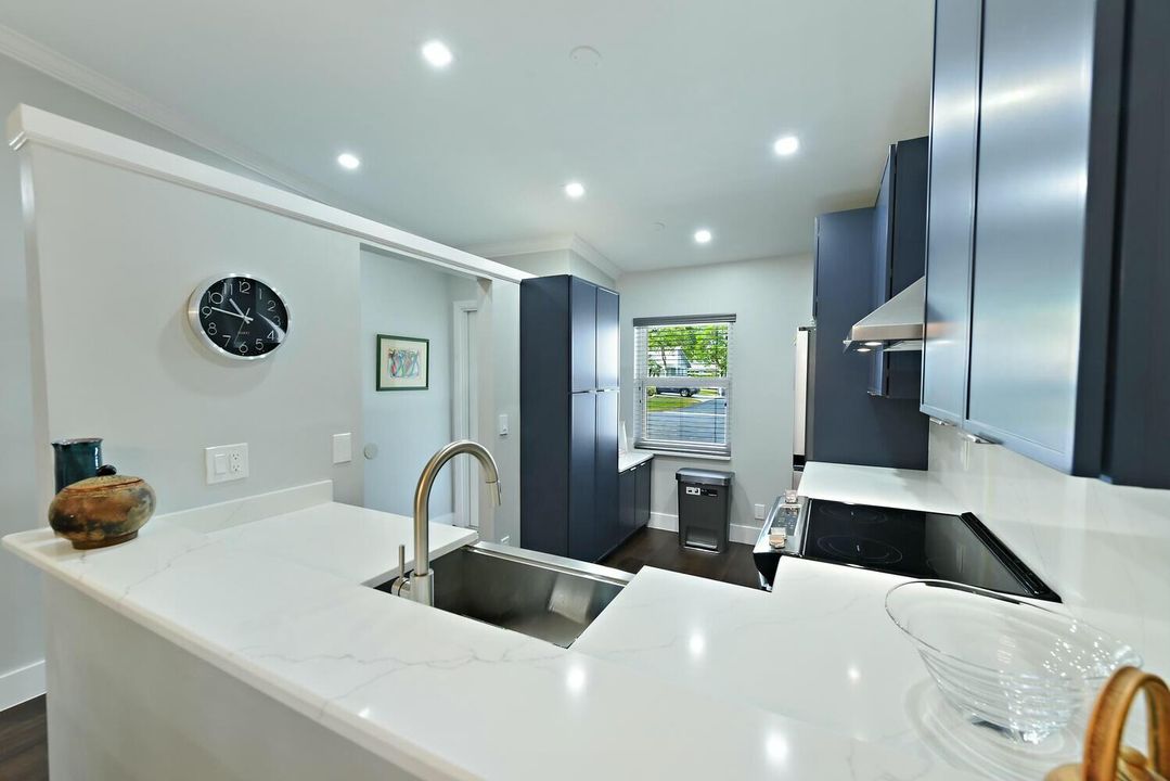 For Sale: $385,000 (2 beds, 2 baths, 1000 Square Feet)