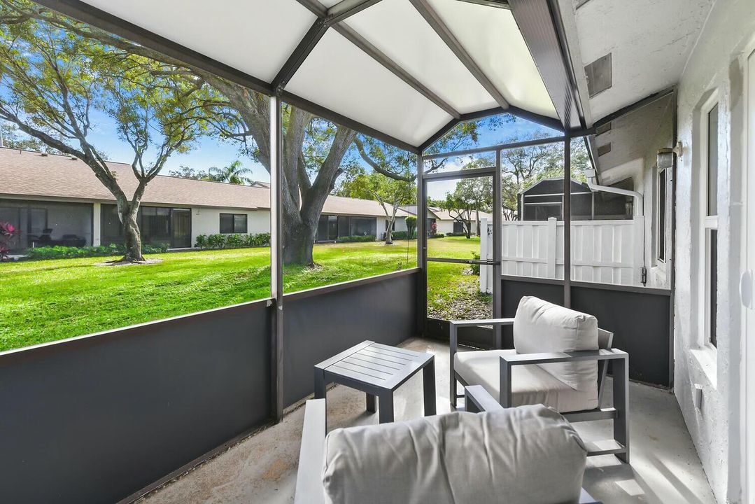 For Sale: $385,000 (2 beds, 2 baths, 1000 Square Feet)