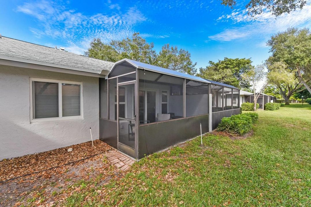 For Sale: $385,000 (2 beds, 2 baths, 1000 Square Feet)