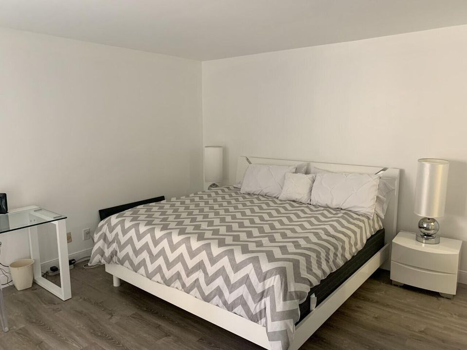 For Rent: $2,200 (1 beds, 1 baths, 724 Square Feet)