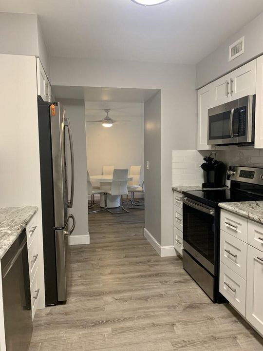 For Rent: $2,200 (1 beds, 1 baths, 724 Square Feet)