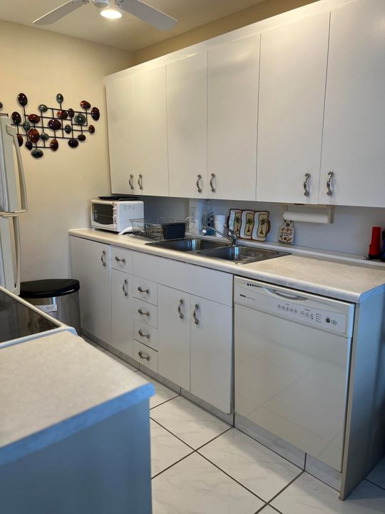 For Sale: $149,000 (2 beds, 1 baths, 861 Square Feet)