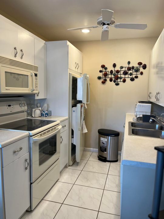 For Sale: $149,000 (2 beds, 1 baths, 861 Square Feet)