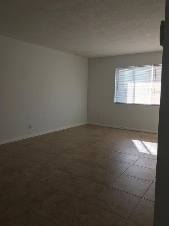 For Rent: $1,700 (1 beds, 1 baths, 756 Square Feet)