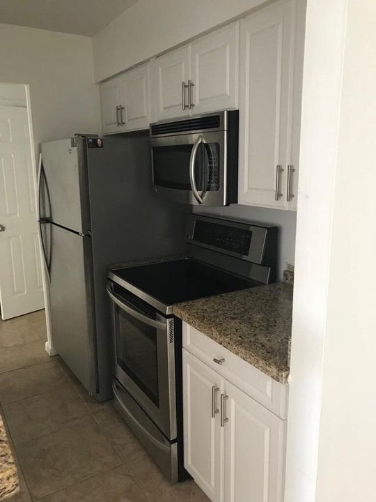 For Rent: $1,700 (1 beds, 1 baths, 756 Square Feet)