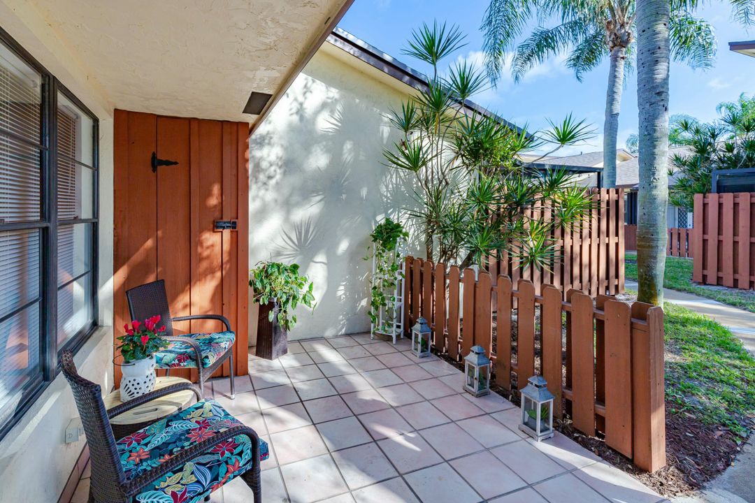 For Sale: $255,000 (2 beds, 2 baths, 1026 Square Feet)