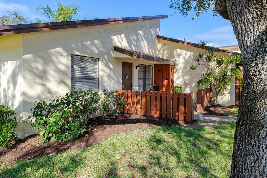 For Sale: $255,000 (2 beds, 2 baths, 1026 Square Feet)