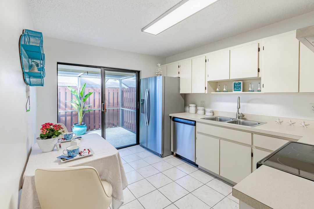 For Sale: $255,000 (2 beds, 2 baths, 1026 Square Feet)