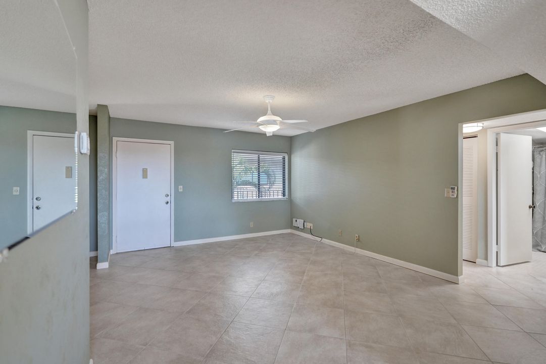 For Sale: $265,000 (2 beds, 2 baths, 1050 Square Feet)