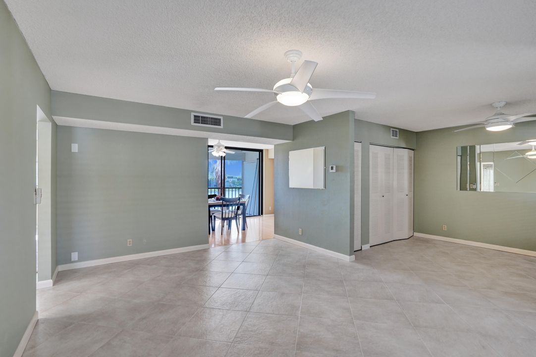 For Sale: $265,000 (2 beds, 2 baths, 1050 Square Feet)