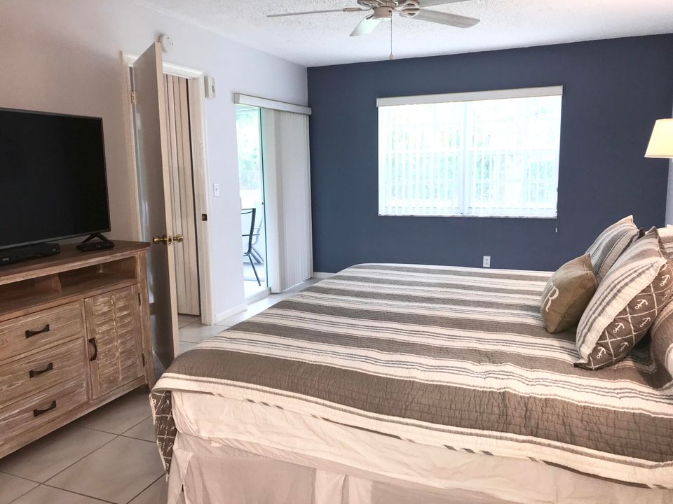 For Rent: $4,000 (2 beds, 2 baths, 1196 Square Feet)