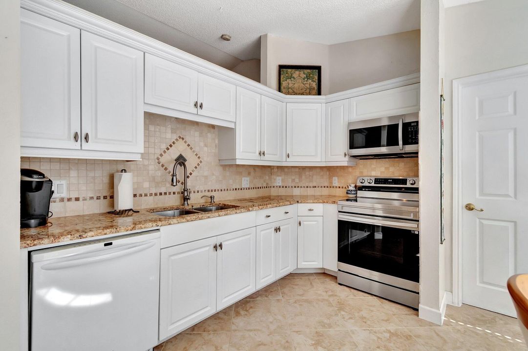 For Sale: $649,900 (3 beds, 2 baths, 1405 Square Feet)