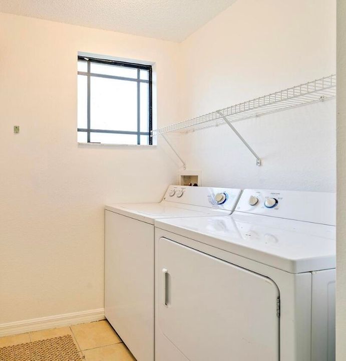 For Rent: $2,100 (1 beds, 1 baths, 819 Square Feet)