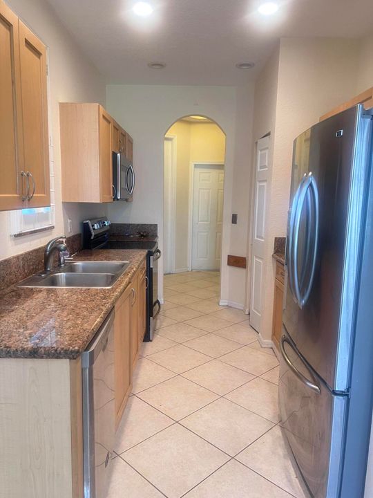 For Rent: $2,750 (3 beds, 2 baths, 1711 Square Feet)