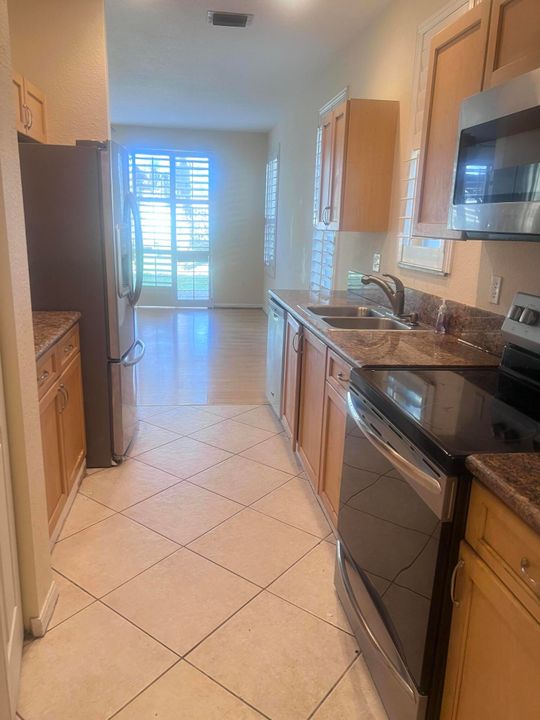 For Rent: $2,750 (3 beds, 2 baths, 1711 Square Feet)