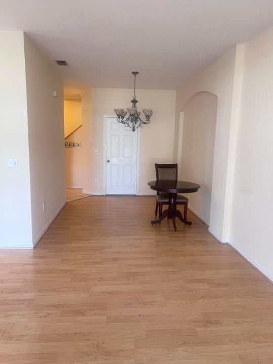 For Rent: $2,750 (3 beds, 2 baths, 1711 Square Feet)